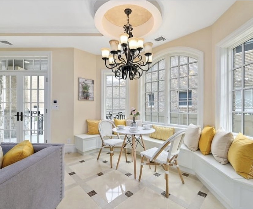 certified home staging of luxury dining space with chandelier